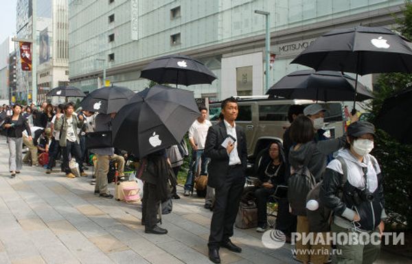 First iPhone 4S smartphones go on sale in Japan, sales scheduled in United States  - Sputnik International