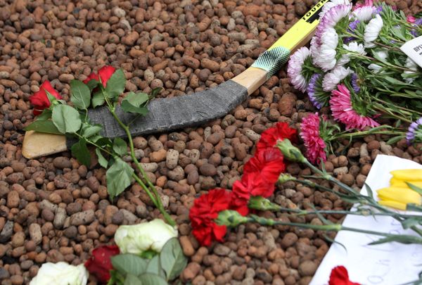Lokomotiv hockey team remembered in Yaroslavl on 40th day since crash - Sputnik International