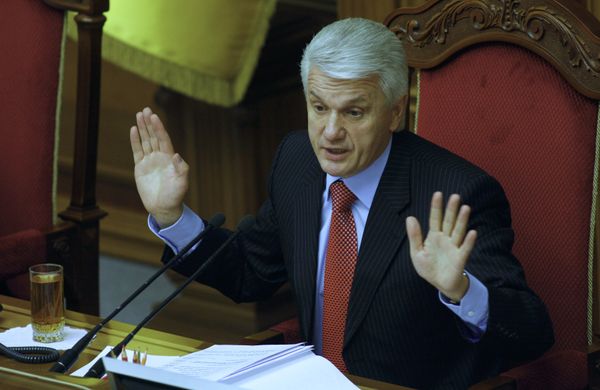 Supreme Rada speaker Volodymyr Lytvyn said the bill was introduced to change the criminal code for those charged with economic crimes from mandatory imprisonment to fines. Supreme Rada speaker Volodymyr Lytvyn said the bill was introduced to change the criminal code for those charged with economic crimes from mandatory imprisonment to fines. - Sputnik International