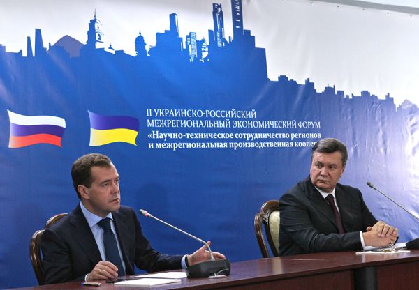 Dmitry Medvedev and  Viktor Yanukovych - Sputnik International