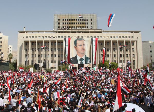 Syrian forces kill 2 as governors of restive provinces replaced - Sputnik International