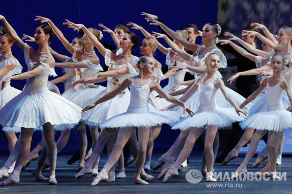 Bolshoi reopens in grand style - Sputnik International