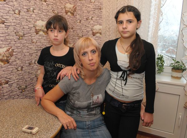 Baby-swap families to receive compensation 12 years later - Sputnik International