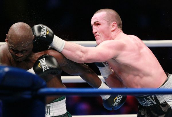 Denis Lebedev and James “Lights Out” Toney - Sputnik International