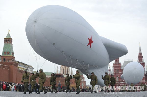 Procession commemorating November 1941 parade on Red Square - Sputnik International