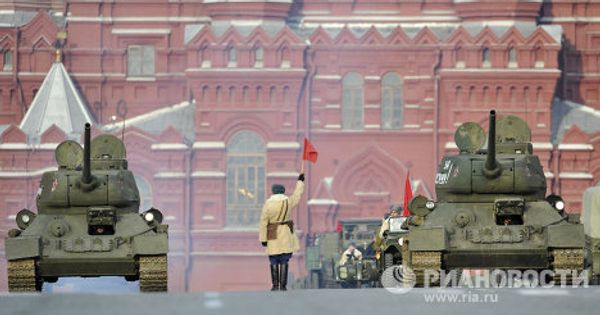 Procession commemorating November 1941 parade on Red Square - Sputnik International