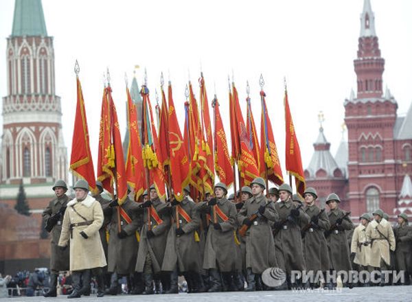 Procession commemorating November 1941 parade on Red Square - Sputnik International