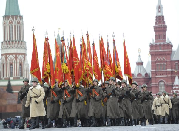Procession commemorating November 1941 parade on Red Square - Sputnik International