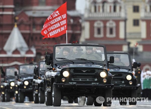 Procession commemorating November 1941 parade on Red Square - Sputnik International