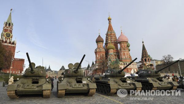 Procession commemorating November 1941 parade on Red Square - Sputnik International