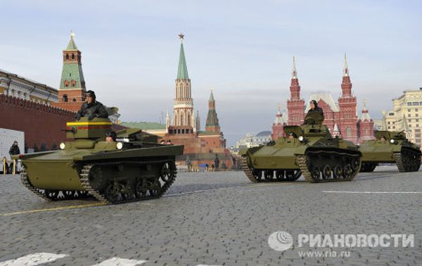 Procession commemorating November 1941 parade on Red Square - Sputnik International