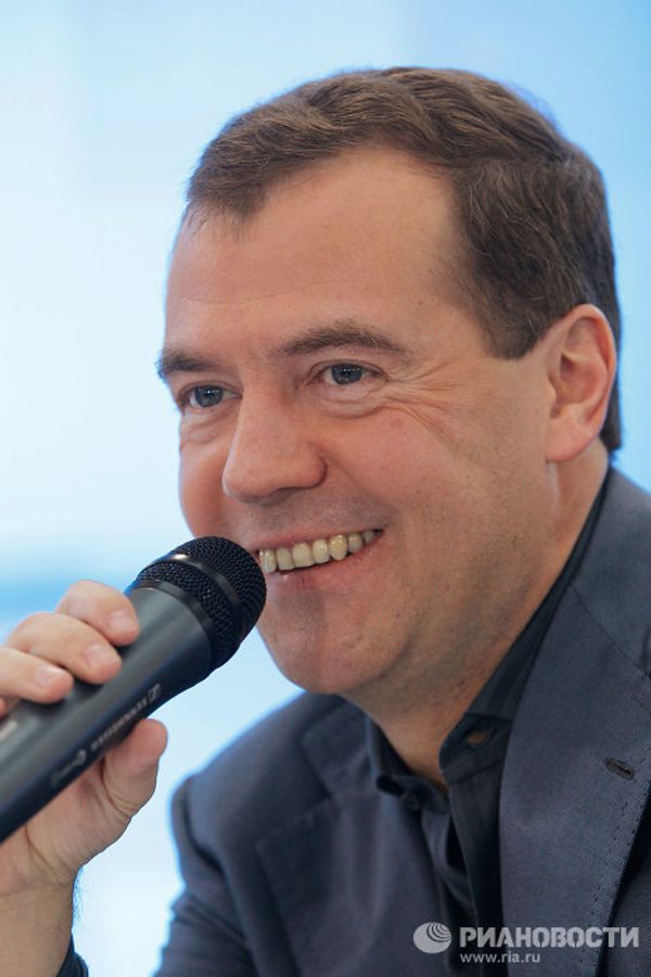 Dmitry Medvedev meets Russian internet activists Dmitry Medvedev meets Russian internet activists - Sputnik International