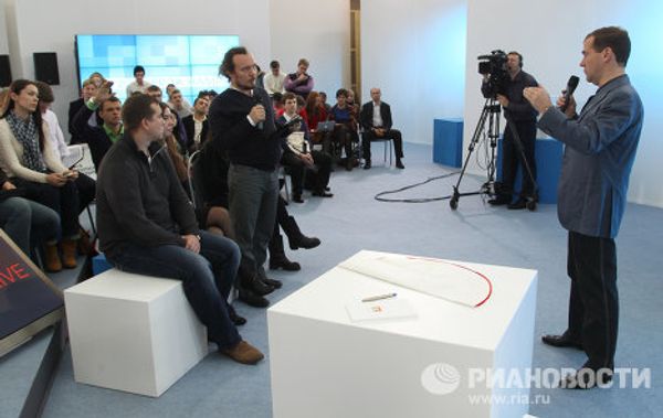 Dmitry Medvedev meets Russian internet activists Dmitry Medvedev meets Russian internet activists - Sputnik International