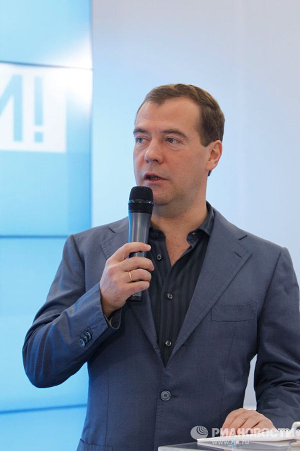 Dmitry Medvedev meets Russian internet activists Dmitry Medvedev meets Russian internet activists - Sputnik International