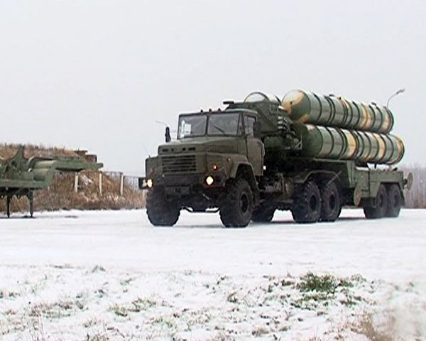 S-300 crews change position due to threat of mock attack from enemy forces - Sputnik International