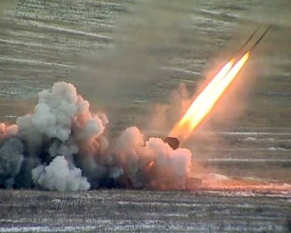 TOS-1A heavy flamethrower system blankets enemy in fire - Sputnik International