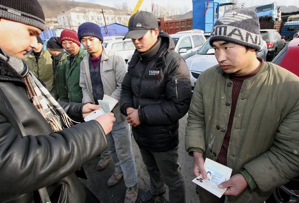 Moscow Region Head Calls for CIS Migrant Visa Regime - Sputnik International