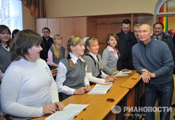 Vladimir Putin pays a working visit to Belgorod Region Vladimir Putin pays a working visit to Belgorod Region - Sputnik International