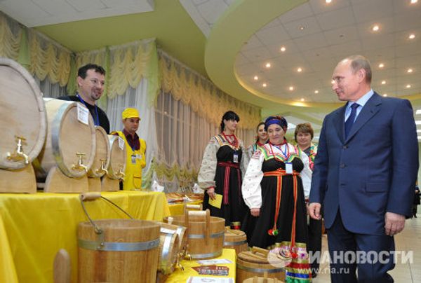 Vladimir Putin pays a working visit to Belgorod Region Vladimir Putin pays a working visit to Belgorod Region - Sputnik International