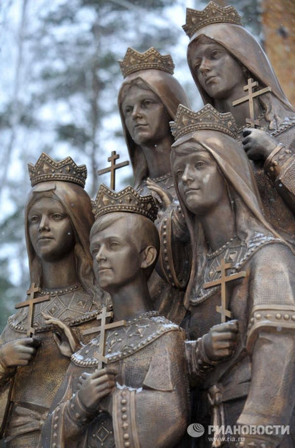 Tsar’s Children monument opened in Sverdlovsk Region - Sputnik International