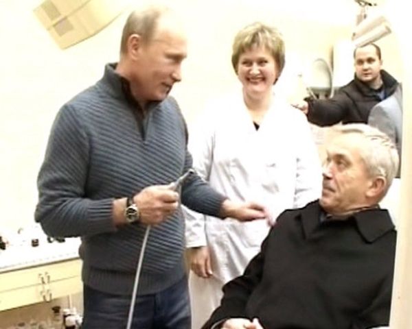 Putin scares Belgorod Governor into compliance with dental drill - Sputnik International