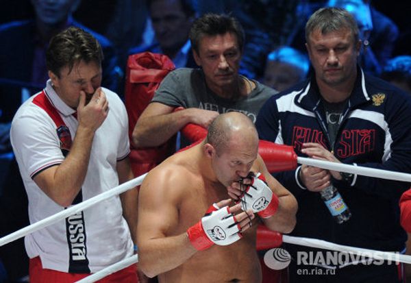 Fedor Emelianenko scores decision win over Jeff Monson - Sputnik International