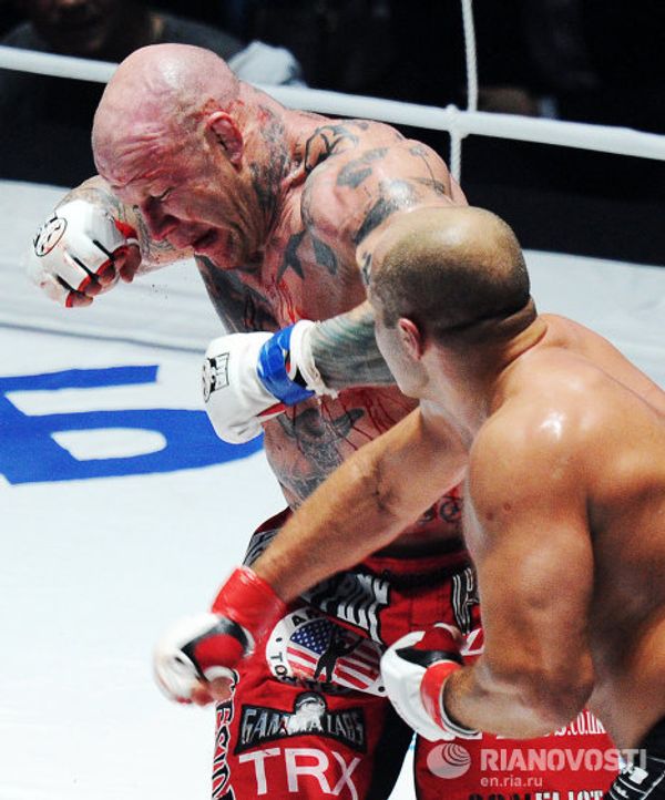 Fedor Emelianenko scores decision win over Jeff Monson - Sputnik International