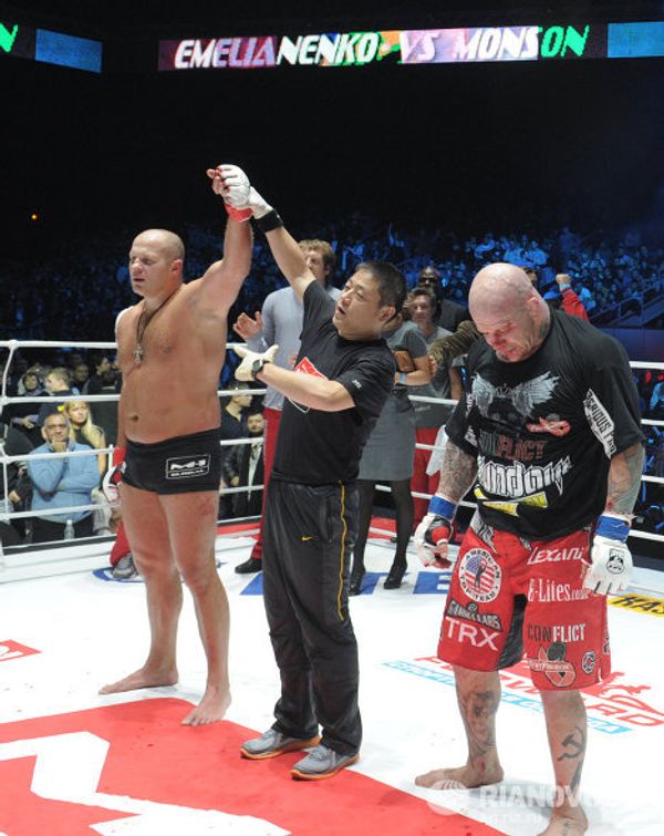 Fedor Emelianenko scores decision win over Jeff Monson - Sputnik International
