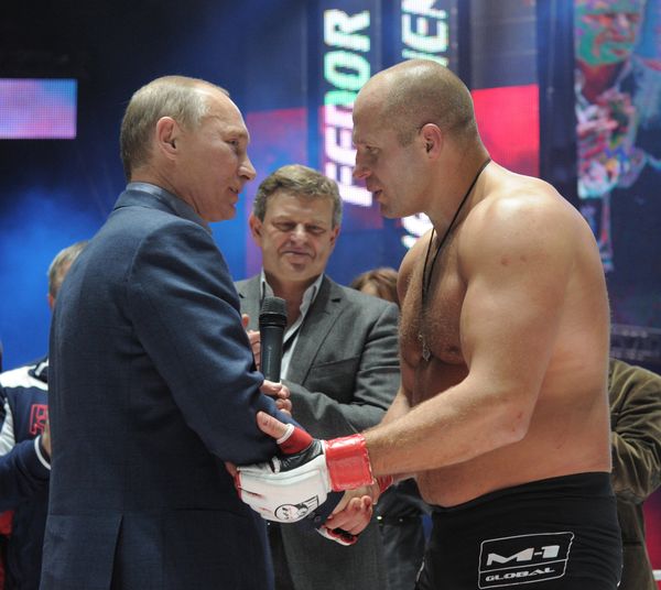 Russian Prime Minister Vladimir Putin and Fedor Emelianenko - Sputnik International