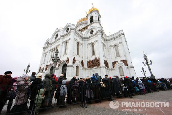 Thousands line up to see the Belt of the Virgin Mary  - Sputnik International