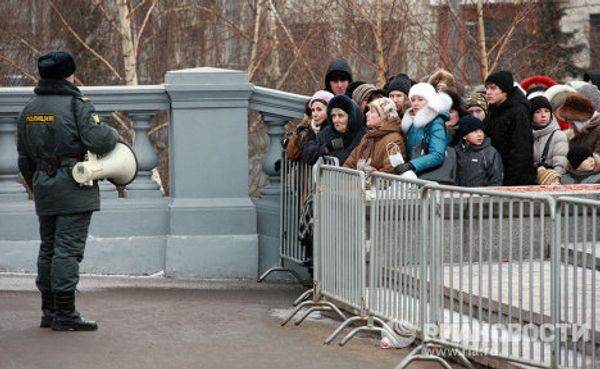Thousands line up to see the Belt of the Virgin Mary  - Sputnik International