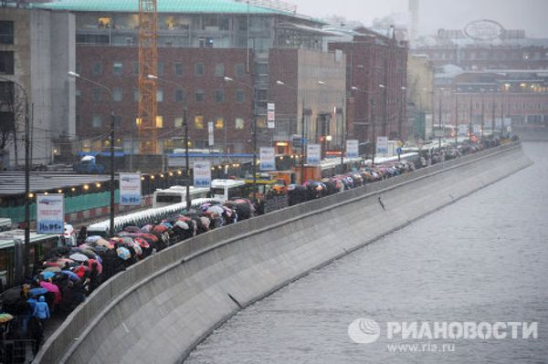 Thousands line up to see the Belt of the Virgin Mary  - Sputnik International