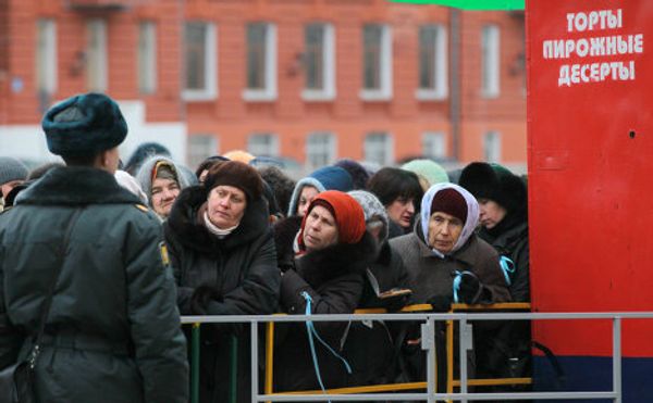 Thousands line up to see the Belt of the Virgin Mary  - Sputnik International