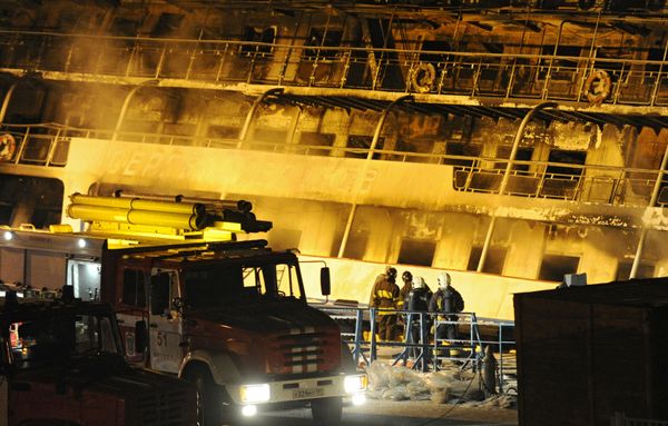 The second fire in ten days broke out at the ill-fated Sergei Abramov river boat, and was put out shortly after midnight Tuesday Moscow time - Sputnik International