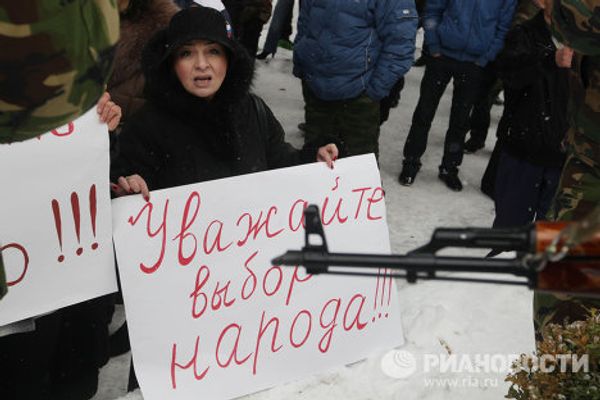 Spontaneous meeting in front of S.Ossetia electoral commission Spontaneous meeting in front of S.Ossetia electoral commission - Sputnik International