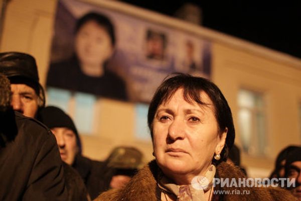 Spontaneous meeting in front of S.Ossetia electoral commission Spontaneous meeting in front of S.Ossetia electoral commission - Sputnik International