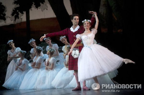 Ballet of surprises: French Ballet Performs La Sylphide in Moscow - Sputnik International