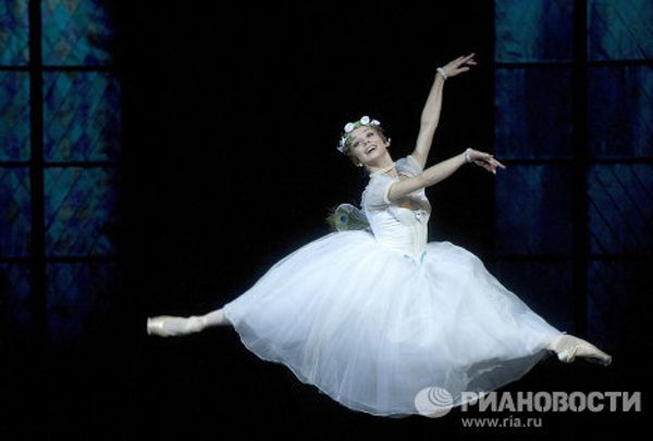 Ballet of surprises: French Ballet Performs La Sylphide in Moscow - Sputnik International