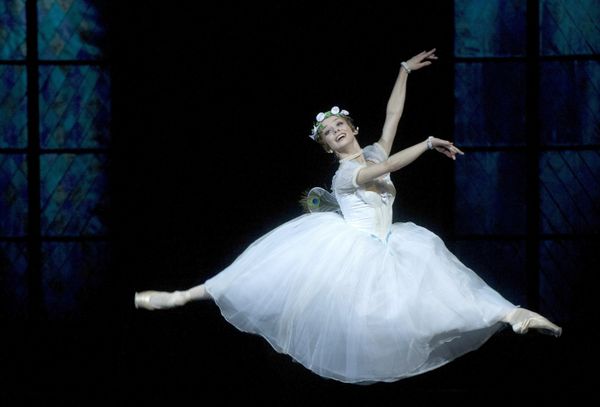 Ballet of surprises: French Ballet Performs La Sylphide in Moscow - Sputnik International
