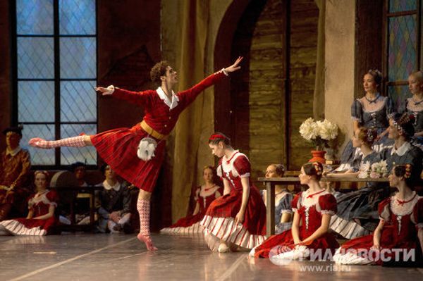 Ballet of surprises: French Ballet Performs La Sylphide in Moscow - Sputnik International