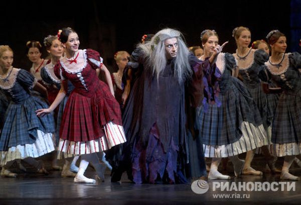 Ballet of surprises: French Ballet Performs La Sylphide in Moscow - Sputnik International