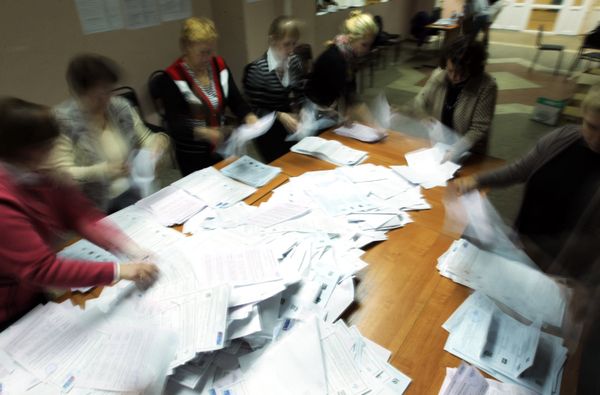 Russian prosecutors have charged nearly 100 people with administrative offences over voting fraud at last month’s parliamentary elections. Russian prosecutors have charged nearly 100 people with administrative offences over voting fraud at last month’s parliamentary elections. - Sputnik International