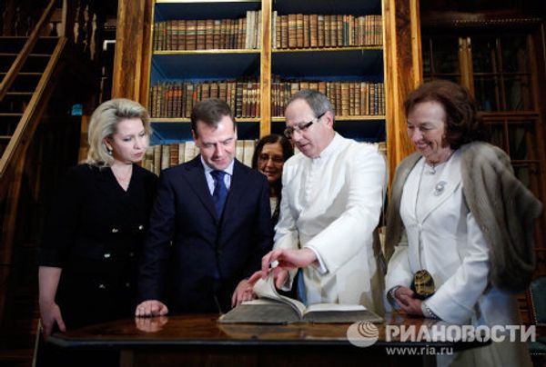 Dmitry and Svetlana Medvedev in Czech Republic Dmitry and Svetlana Medvedev in Czech Republic - Sputnik International