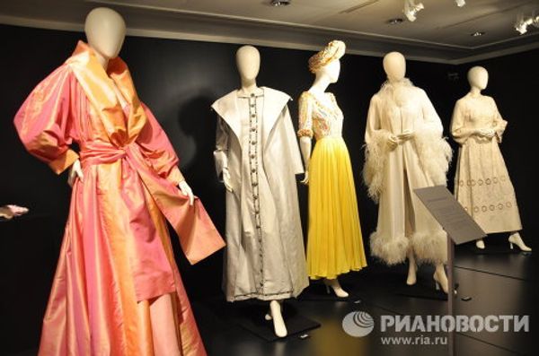 Elizabeth Taylor’s splendor: outfits and diamonds on display in New York - Sputnik International