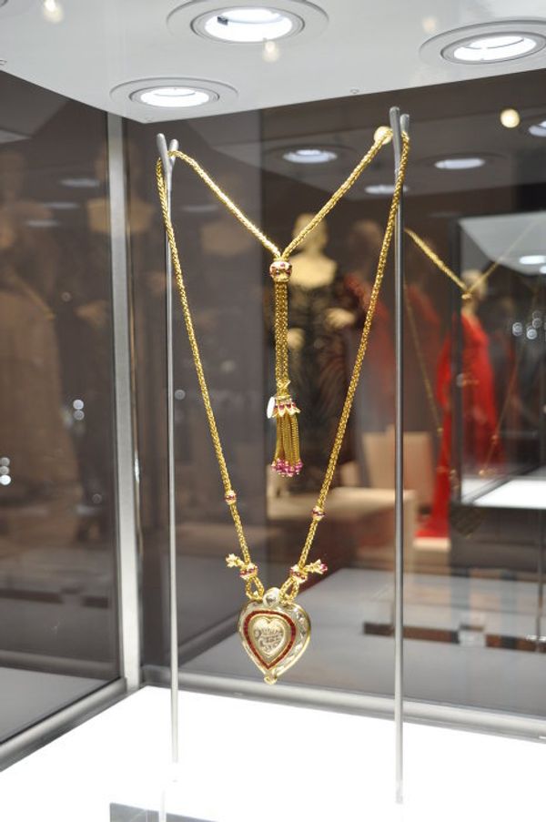 Elizabeth Taylor’s splendor: outfits and diamonds on display in New York - Sputnik International