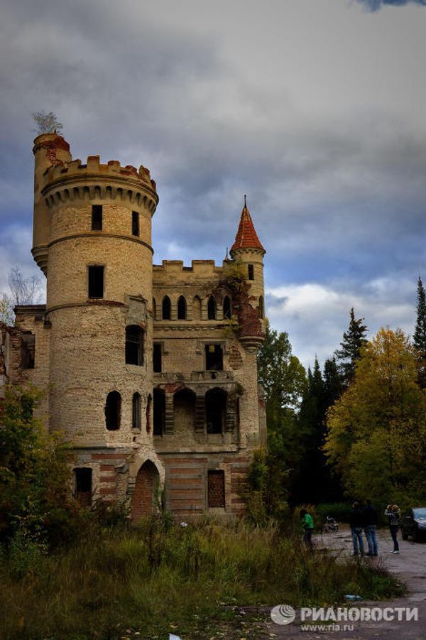 Gothic castle in rural Russia - Sputnik International