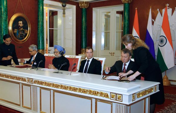 Russian Prime Minister Dmitry Medvedev and Indian Prime Minister Manmohan Singh Russian Prime Minister Dmitry Medvedev and Indian Prime Minister Manmohan Singh - Sputnik International