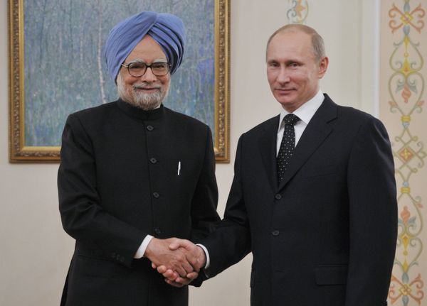 Manmohan Singh  and Vladimir Putin - Sputnik International