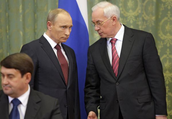 Russian Prime Minister Vladimir Putin with his Ukrainian counterpart Mykola Azarov. Archive - Sputnik International