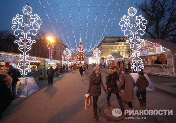 Streets of world lit up with New Year lights - Sputnik International